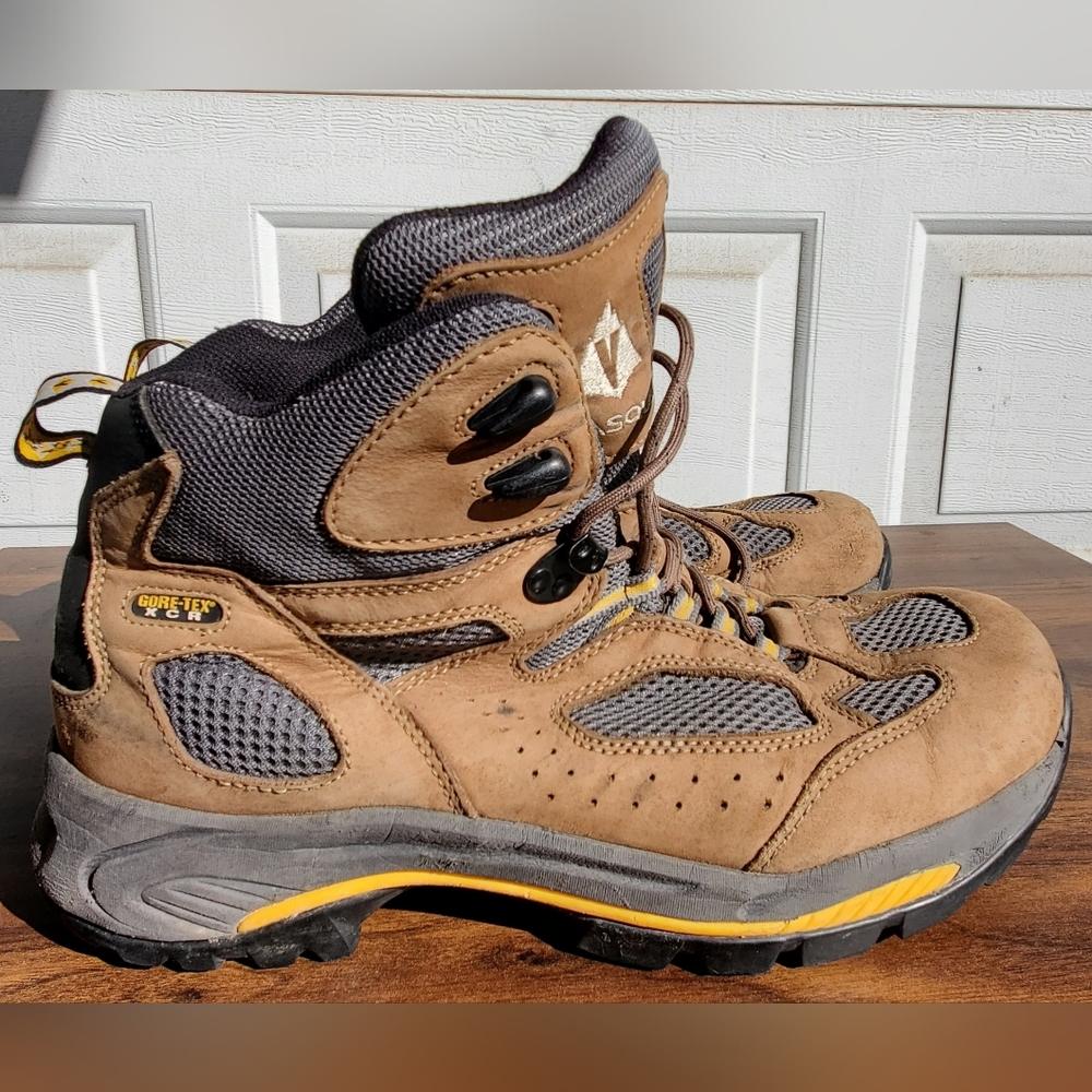 VASQUE HIKING BOOTS MEN'S SIZE US 12 GUC. BRN GRAY. NEW LACES. GORE-TEX